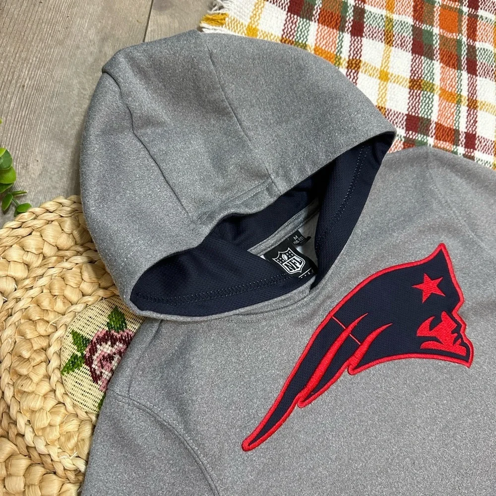 NFL New England Patriots Boy’s Logo Front Hoodie Sweatshirt Size Medium